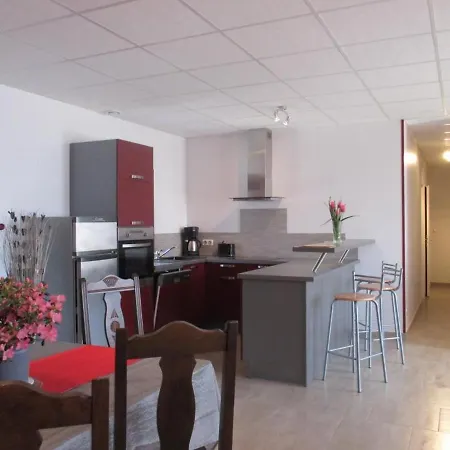 Maison Renovee Avec Dans Un Cadre Agricole - Fr-1-489-28 Cressanges