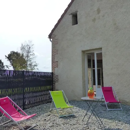 Maison Renovee Avec Dans Un Cadre Agricole - Fr-1-489-28 Cressanges